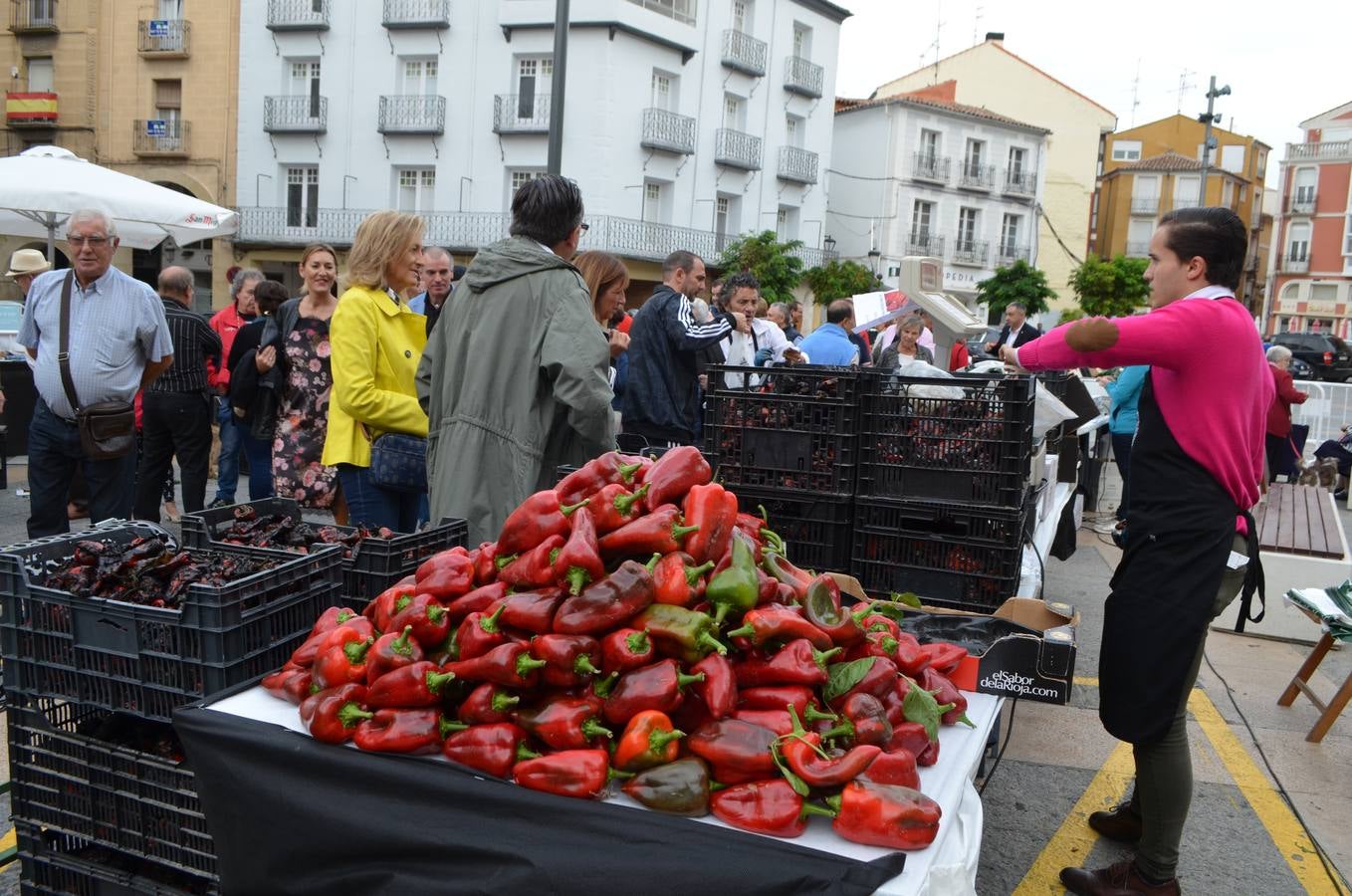 La Plaza del Raso acogió este acto en el que se pudo ver el asado