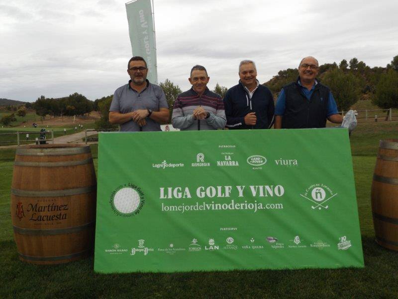 Fotos de la salida de los jugadores participantes en el Torneo Martínez Lacuesta, de la Liga de Golf y Vino de lomejordelvinoderioja.com.