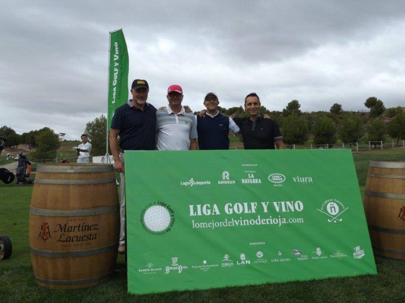 Fotos de la salida de los jugadores participantes en el Torneo Martínez Lacuesta, de la Liga de Golf y Vino de lomejordelvinoderioja.com.