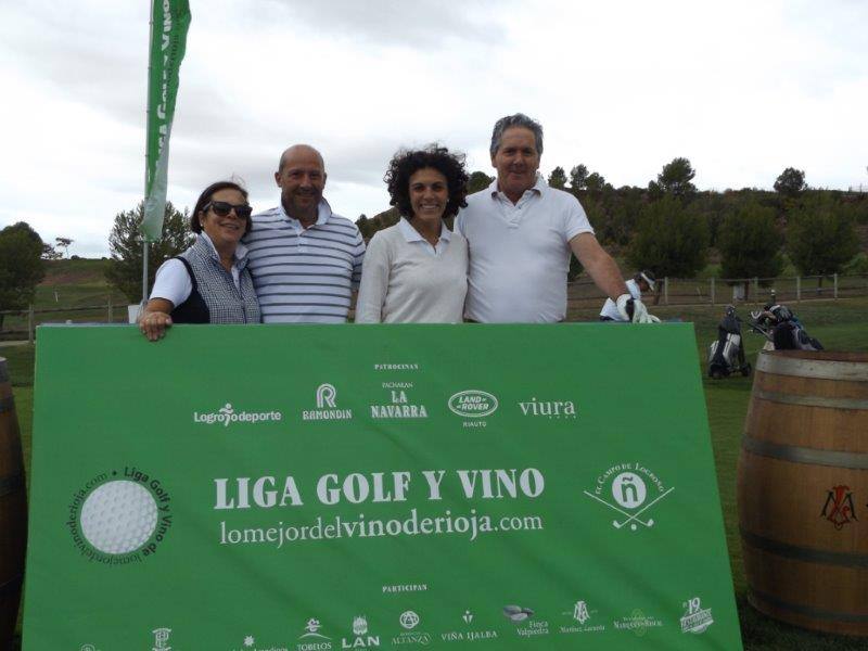 Fotos de la salida de los jugadores participantes en el Torneo Martínez Lacuesta, de la Liga de Golf y Vino de lomejordelvinoderioja.com.