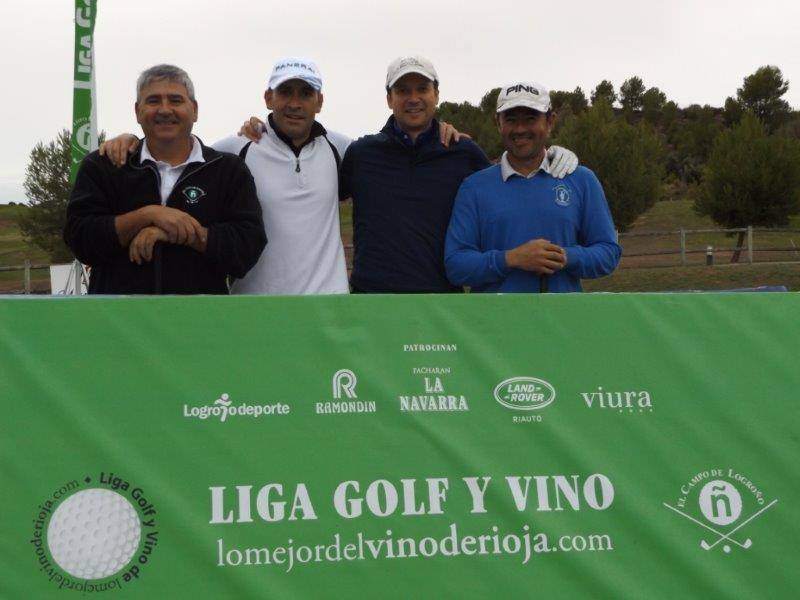 Fotos de la salida de los jugadores participantes en el Torneo Martínez Lacuesta, de la Liga de Golf y Vino de lomejordelvinoderioja.com.