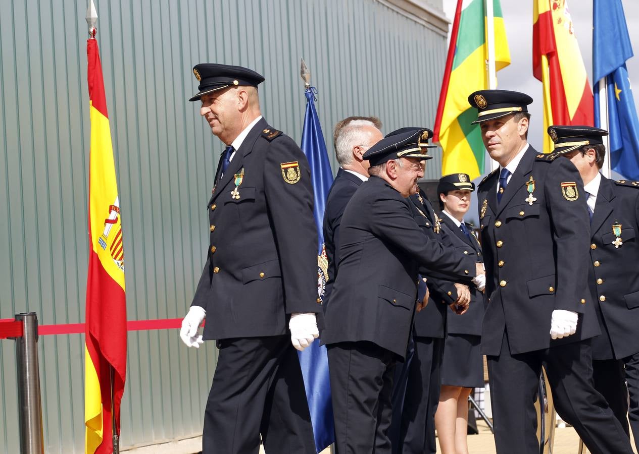 Se ha hecho entrega de reconocimientos al mérito policial y homenaje a los agentes fallecidos en acto de servicio