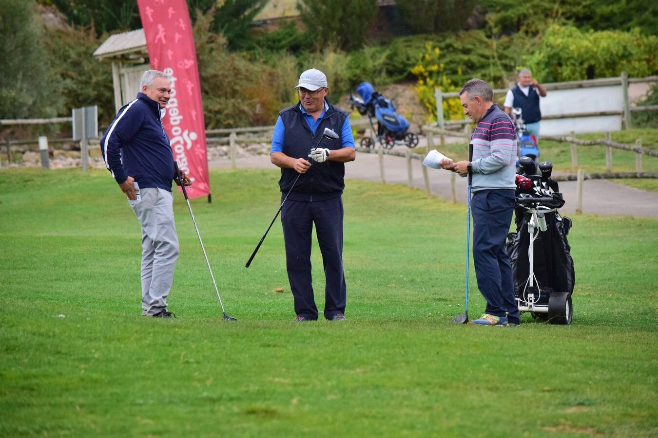 Los participantes en el torneo disfrutaron de una gran jornada de golf.