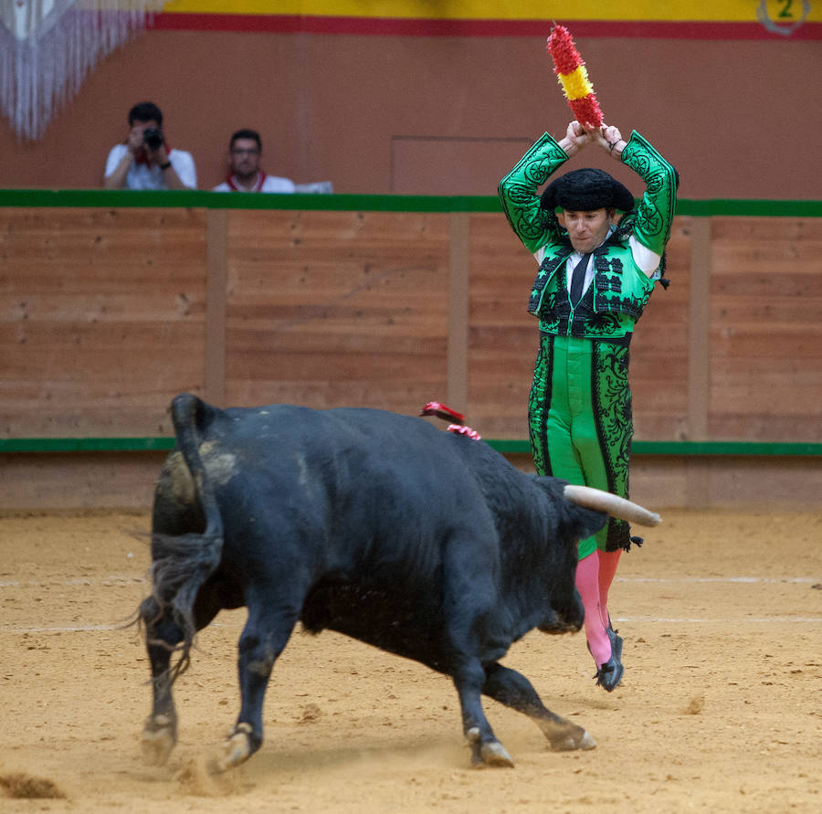 La Feria del Zapato de Oro de Arnedo dejó ver detalles como los naturales de Carlos Ochoa que le dieron el triunfo en la Ciudad del Calzado