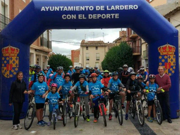 Un Centenar De Cicloturistas Por Los Miradores De Lardero La Rioja