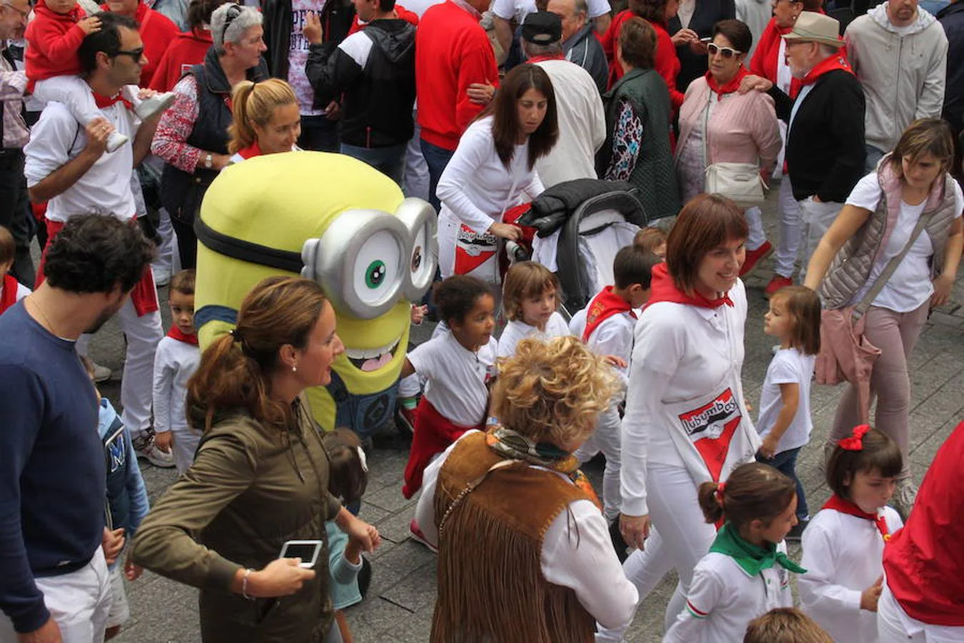 Arnedo tiene cantera para dar continuidad a las fiestas. Los peques protagonizaron un multitudinario pasacalles como antesala al cierre de los festejos