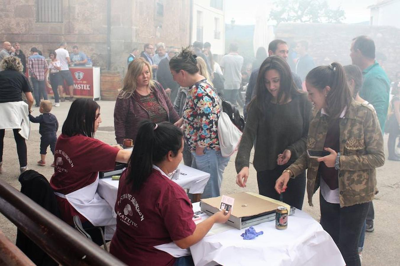 Alrededor de 4.000 bocadillos con el embutido asado en su punto fueron consumidos por turistas y también por los todos aquellos que participaron en una excursión por el entorno