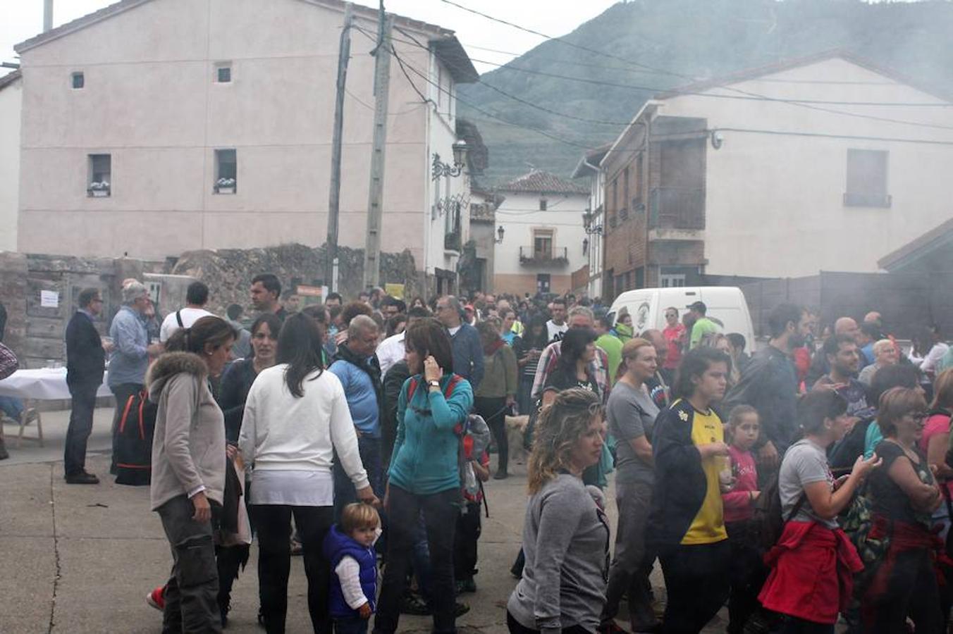 Alrededor de 4.000 bocadillos con el embutido asado en su punto fueron consumidos por turistas y también por los todos aquellos que participaron en una excursión por el entorno