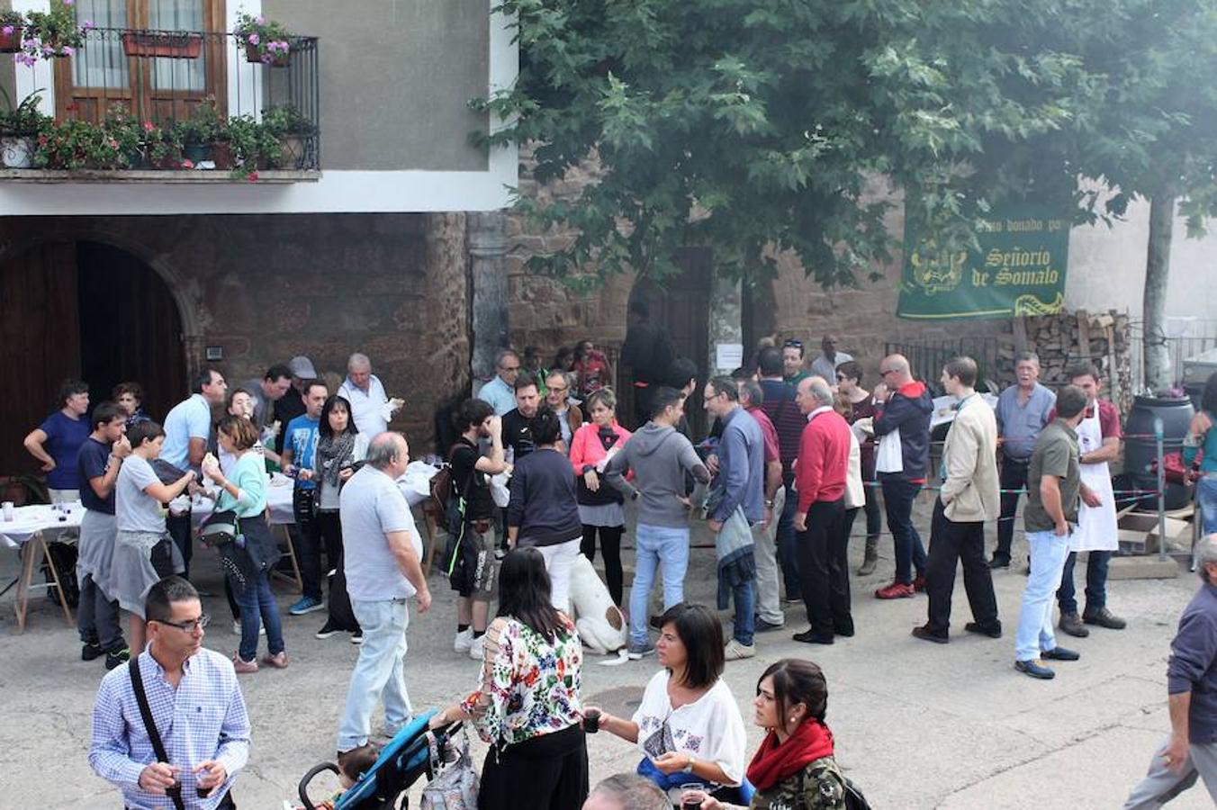 Alrededor de 4.000 bocadillos con el embutido asado en su punto fueron consumidos por turistas y también por los todos aquellos que participaron en una excursión por el entorno