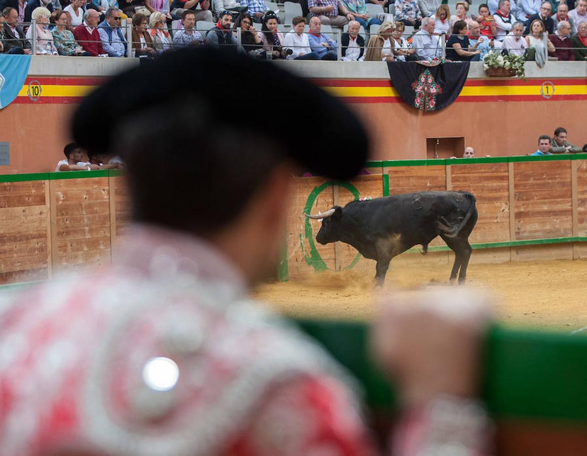 La Feria del Zapato de Oro de Arnedo dejó ver detalles como los naturales de Carlos Ochoa que le dieron el triunfo en la Ciudad del Calzado