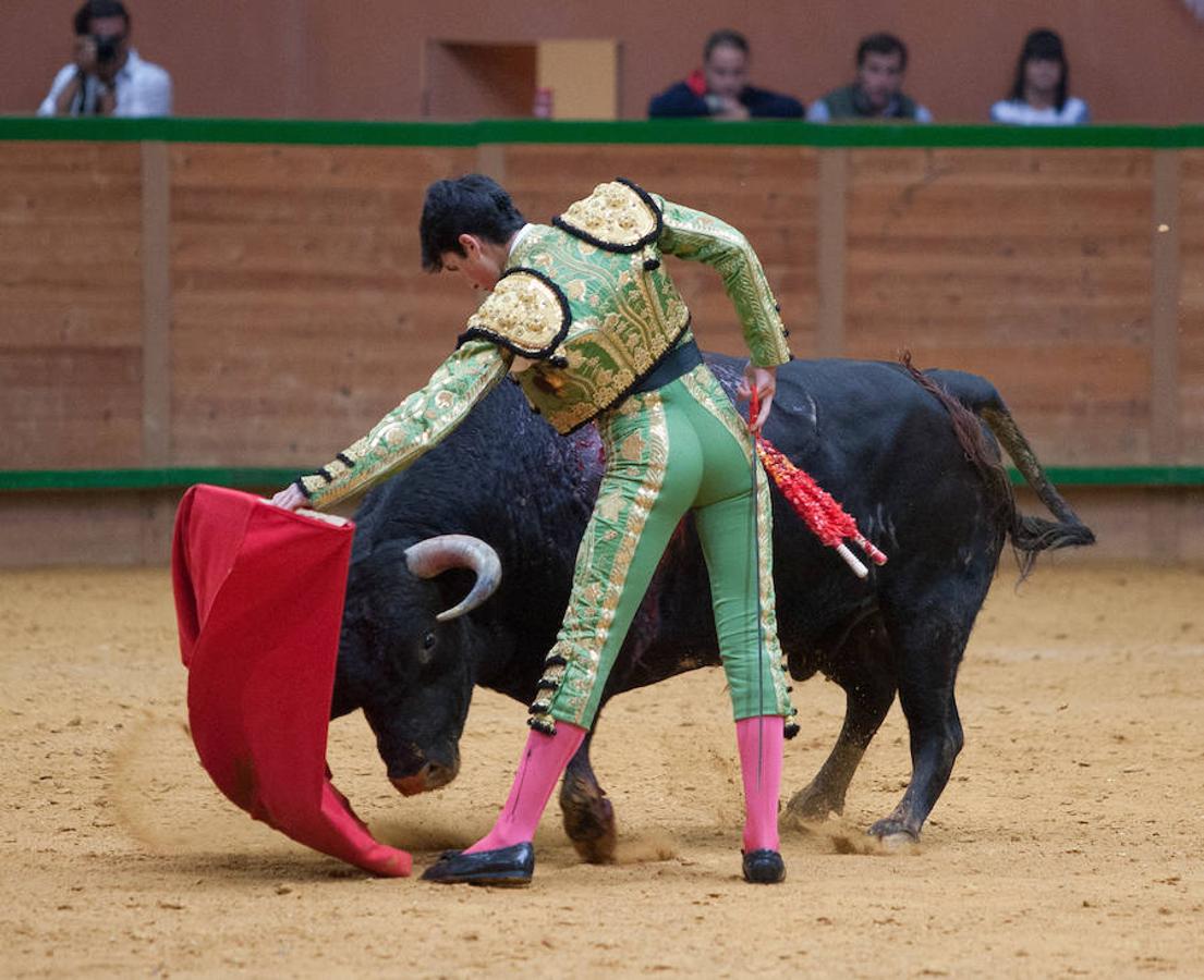 La Feria del Zapato de Oro de Arnedo dejó ver detalles como los naturales de Carlos Ochoa que le dieron el triunfo en la Ciudad del Calzado