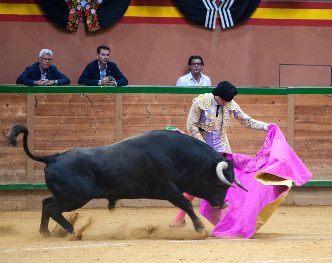 La Feria del Zapato de Oro de Arnedo dejó ver detalles como los naturales de Carlos Ochoa que le dieron el triunfo en la Ciudad del Calzado