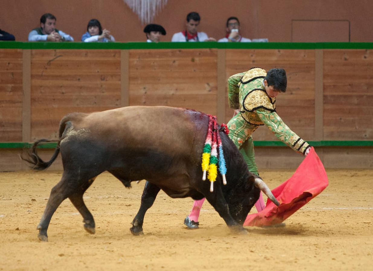 La Feria del Zapato de Oro de Arnedo dejó ver detalles como los naturales de Carlos Ochoa que le dieron el triunfo en la Ciudad del Calzado