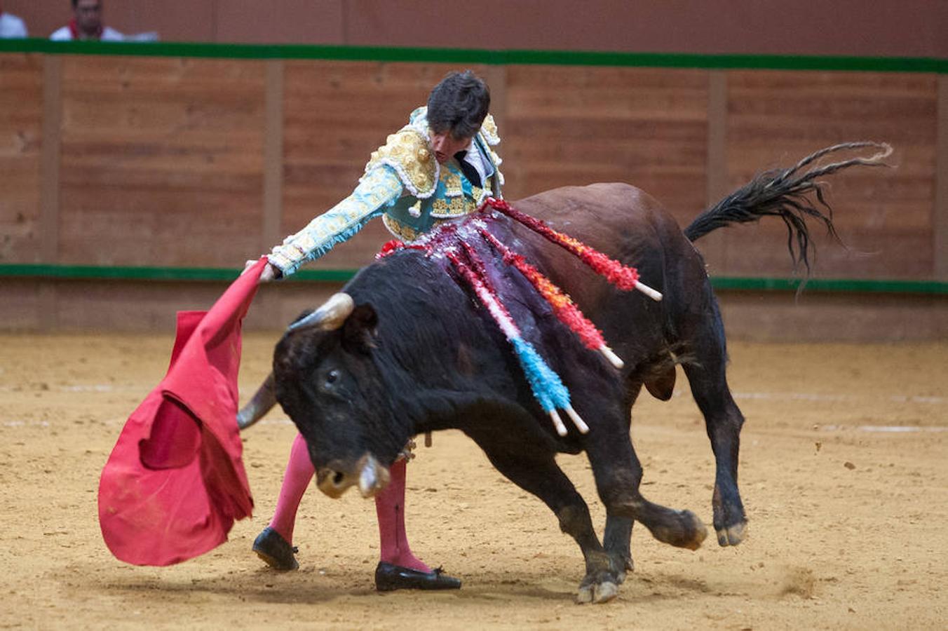 La Feria del Zapato de Oro de Arnedo dejó ver detalles como los naturales de Carlos Ochoa que le dieron el triunfo en la Ciudad del Calzado