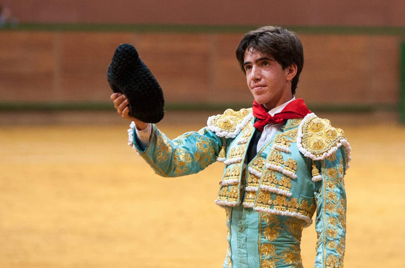 La Feria del Zapato de Oro de Arnedo dejó ver detalles como los naturales de Carlos Ochoa que le dieron el triunfo en la Ciudad del Calzado