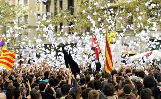 Galería. Protestas frente a la sede del PP de Barcelona.