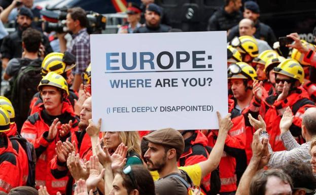 Un cartel en la manifestación de Barcelona.