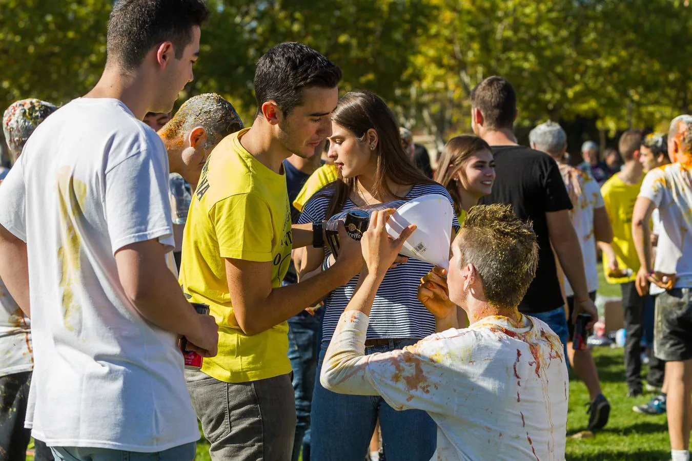 El curso comienza con las tradicionales novatadas, que los nuevos alumnos se tomaron con buen humor.