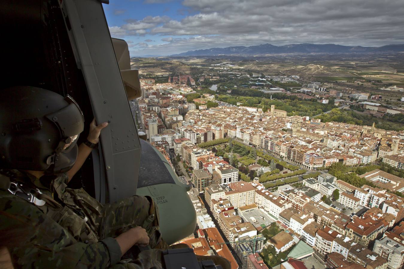 Un equipo de Diario LA RIOJA viajó en un NH-90 ,'Caimán', la última tecnología en helicópteros del Ejército español.