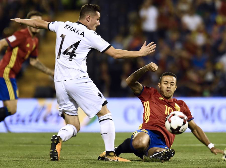 'La Roja' se mide al combinado que dirige Christian Panucci en el Rico Pérez de Alicante.