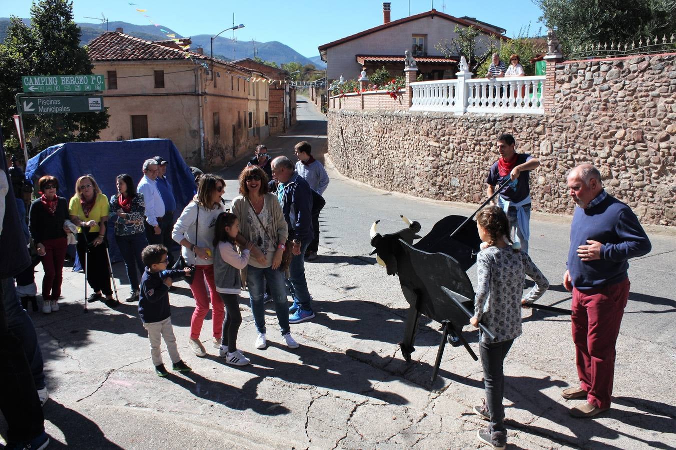 La localidad celebró ayer el disparo del cohete de las fiestas de la Octava.