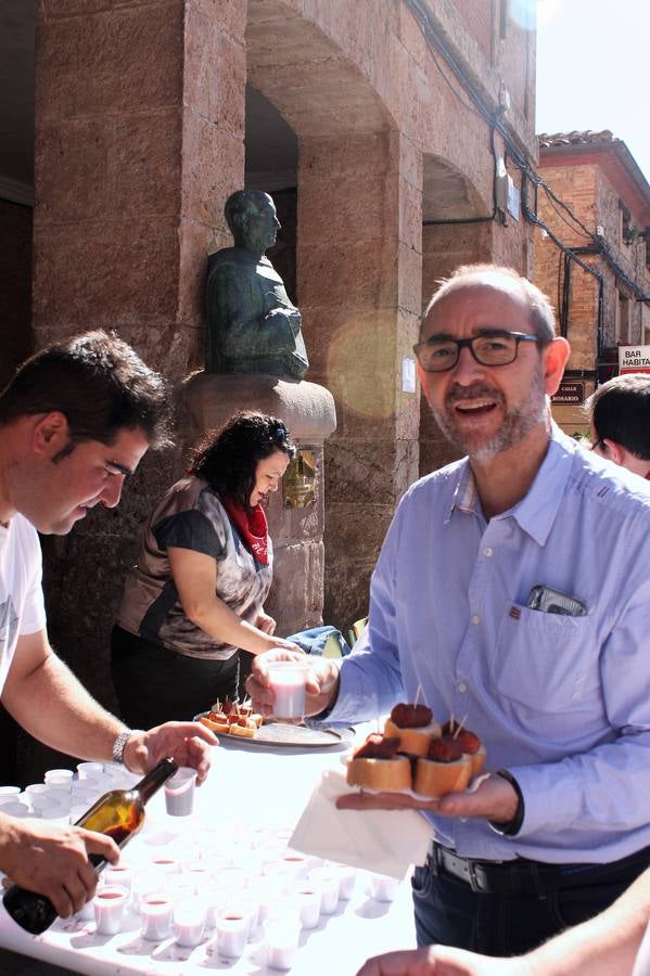 La localidad celebró ayer el disparo del cohete de las fiestas de la Octava.