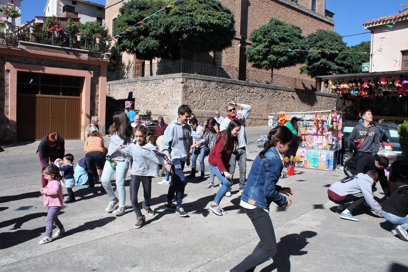 La localidad celebró ayer el disparo del cohete de las fiestas de la Octava.