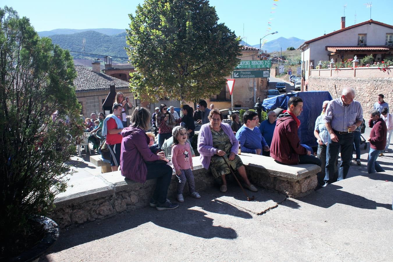 La localidad celebró ayer el disparo del cohete de las fiestas de la Octava.