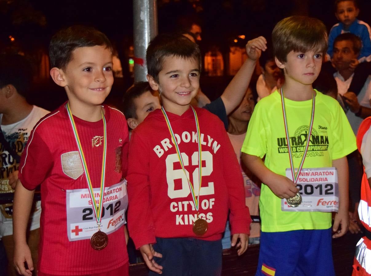 Decenas de niños participaron en el minimaratón solidario, a favor de Cruz Roja.