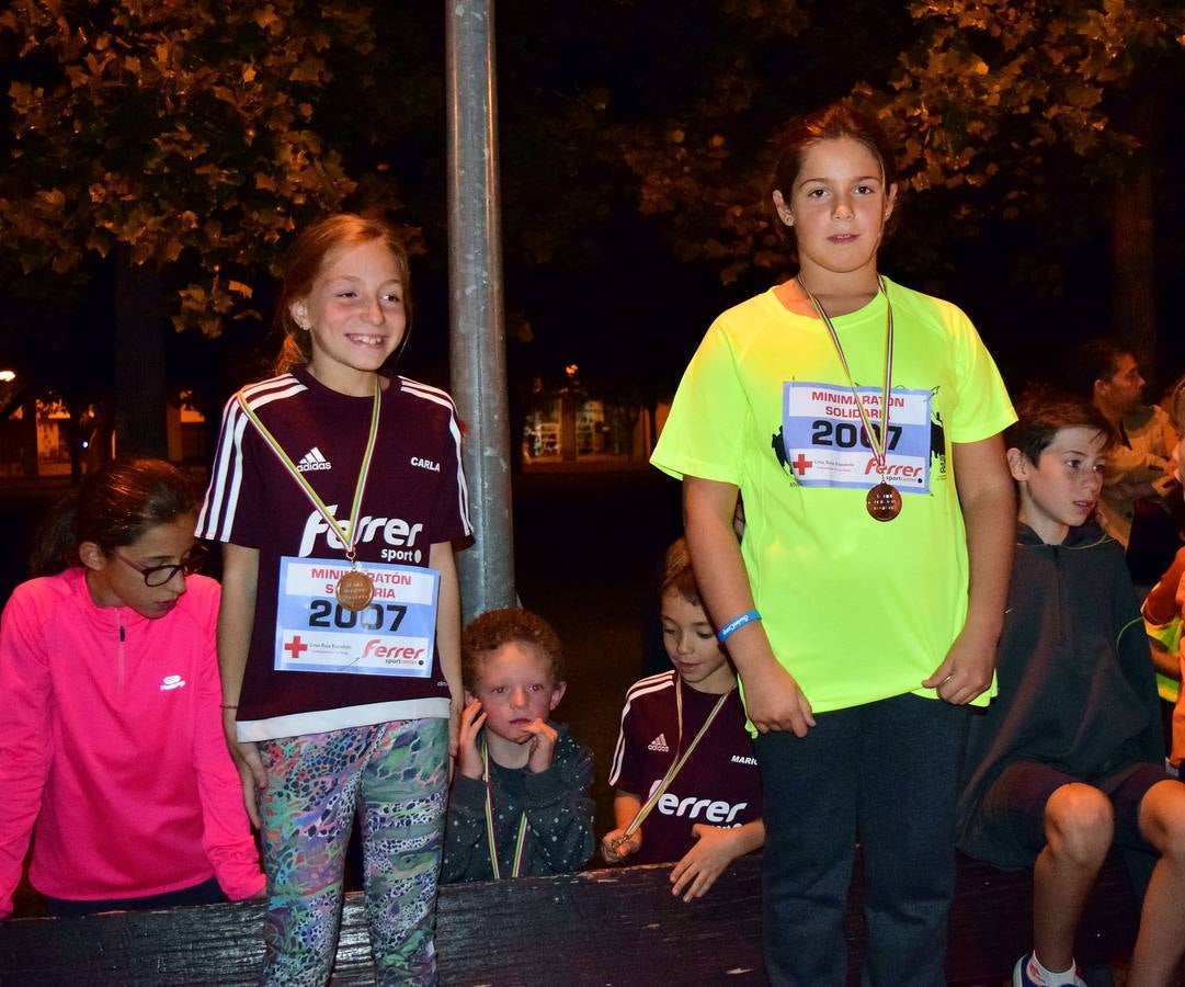 Decenas de niños participaron en el minimaratón solidario, a favor de Cruz Roja.