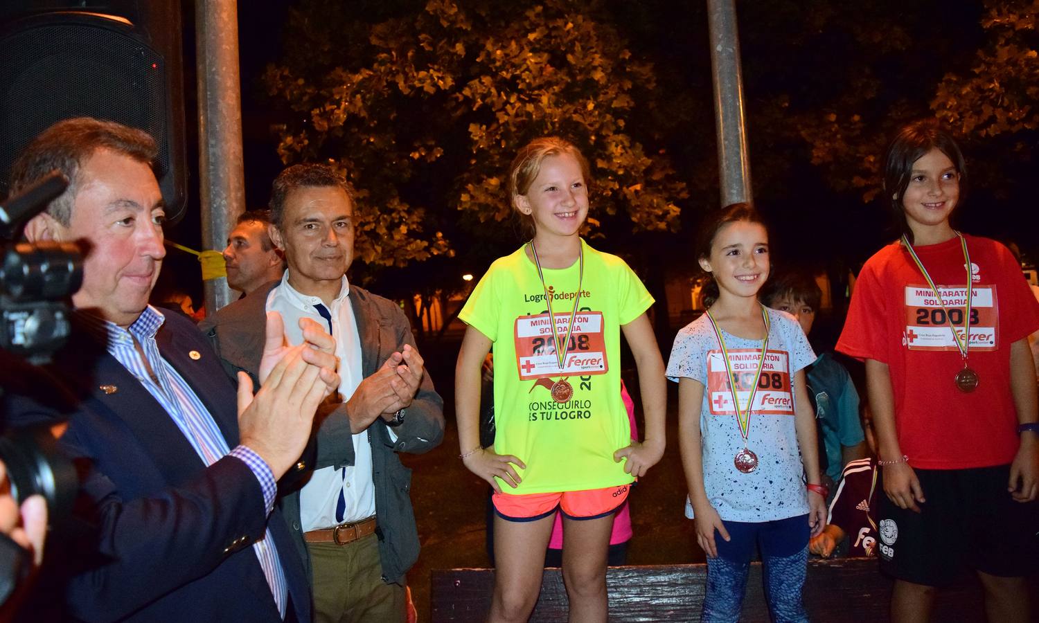 Decenas de niños participaron en el minimaratón solidario, a favor de Cruz Roja.