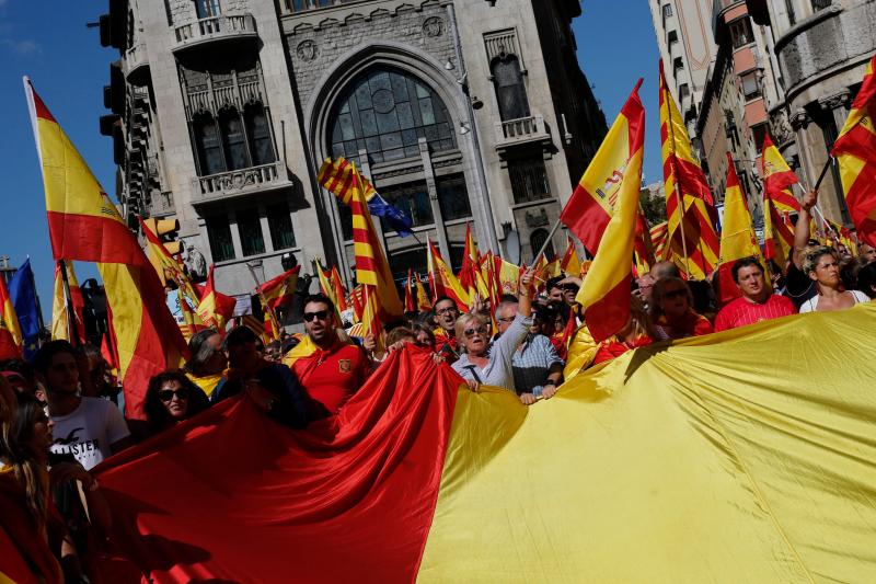 Miles de personas se conentran en la capital catalana para «recuperar la sensatez»