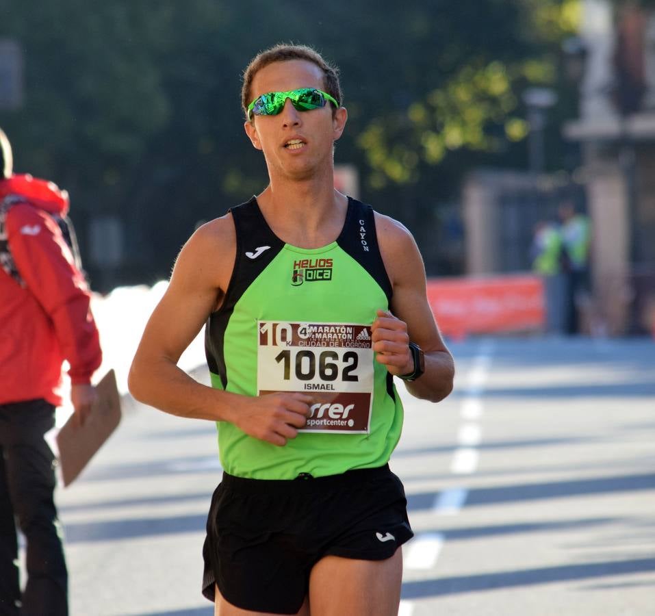 Centenares de participantes disfrutaron corriendo en la Maratón 10 kilómetros Ciudad de Logroño.