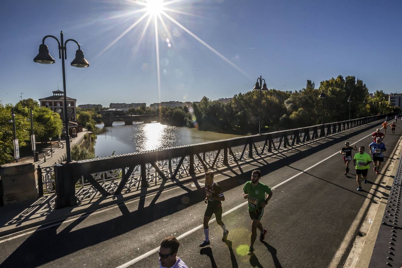 MIl doscientos atletas han participado hoy en esta carrera que se ha celebrado en el centro de Logroño.