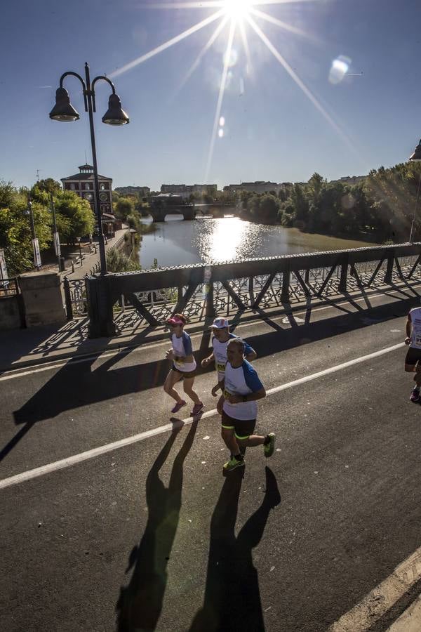 MIl doscientos atletas han participado hoy en esta carrera que se ha celebrado en el centro de Logroño.