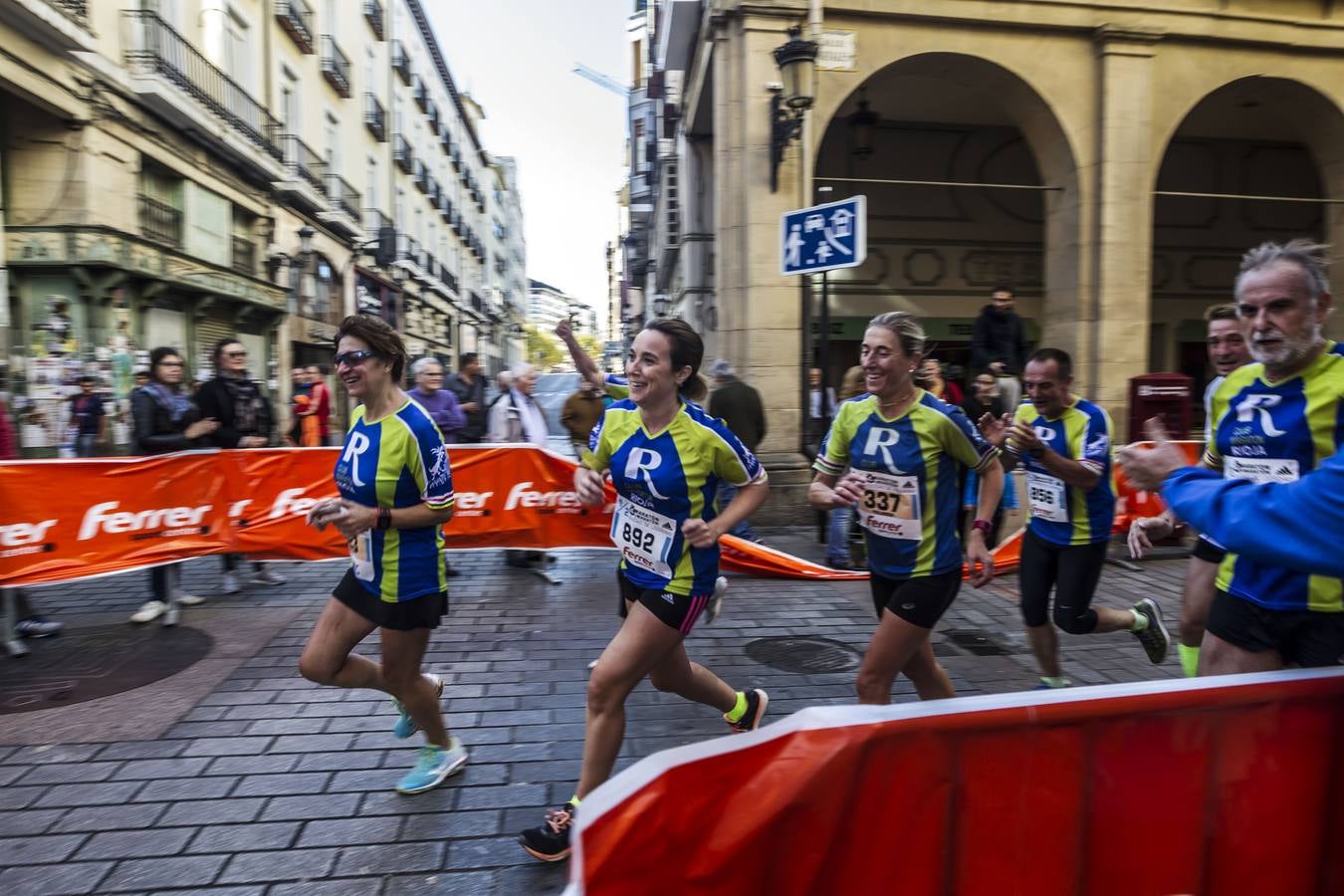 MIl doscientos atletas han participado hoy en esta carrera que se ha celebrado en el centro de Logroño.