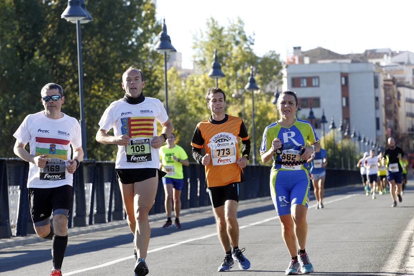 MIl doscientos atletas han participado hoy en esta carrera que se ha celebrado en el centro de Logroño.