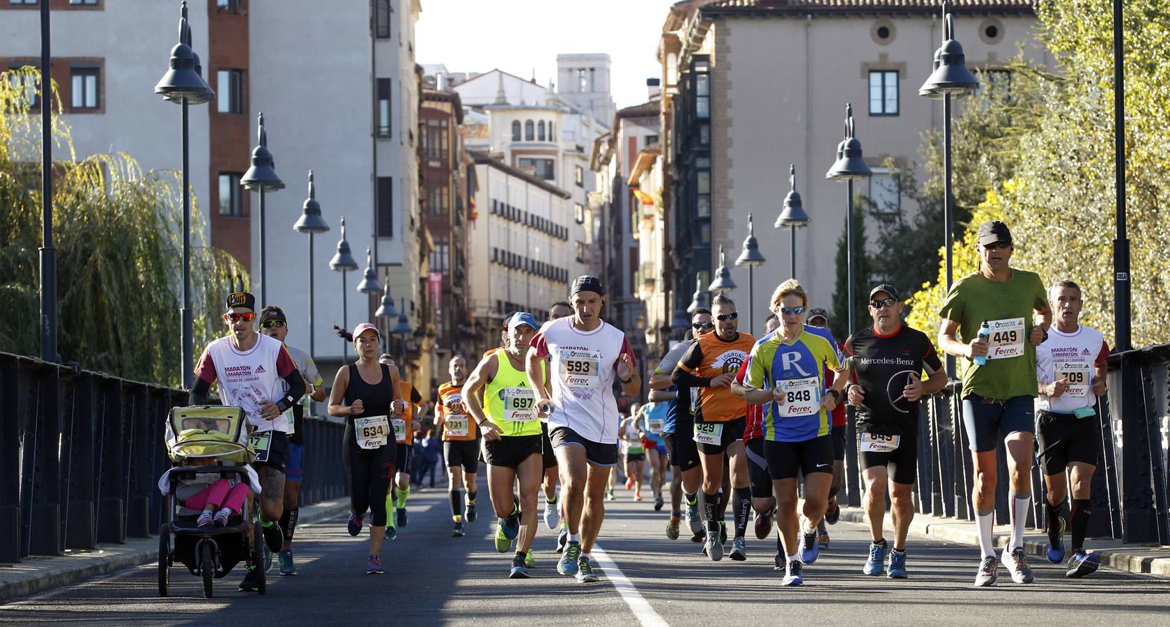 MIl doscientos atletas han participado hoy en esta carrera que se ha celebrado en el centro de Logroño.