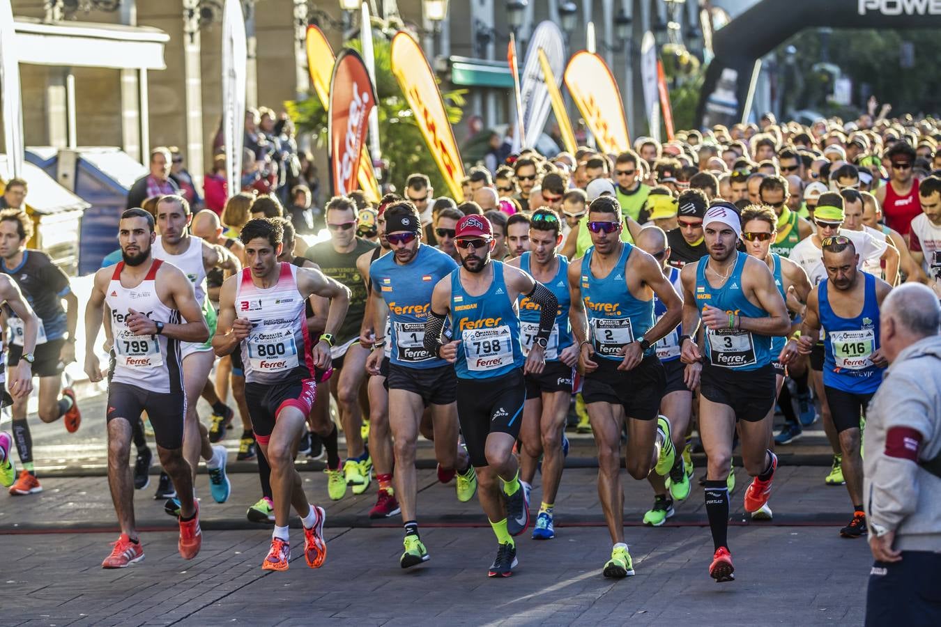 MIl doscientos atletas han participado hoy en esta carrera que se ha celebrado en el centro de Logroño.