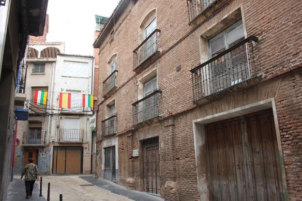 La Casa Bobadilla es un edificio a dos esquinas en la calle Palacio, en pleno casco antiguo. :: E.P.