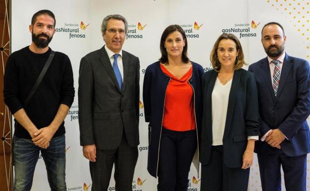 La alcaldesa de Santander, Gema Igual (c), junto a Gamarra y el director general de la Fundación Gas Natural Fenosa, Martí Solà (2i).