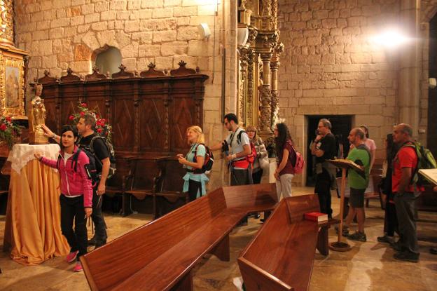 Tras saludar a la Virgen de Vico, la marcha partió hacia Munilla. :: 