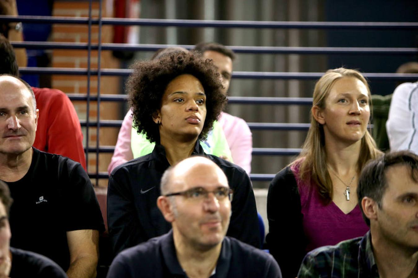 El Ciudad de Logroño tuteó al Barcelona, pero fue víctima de la superioridad azulgrana. El equipo logroñés se reconcilió con su juego y con una afición agradecida por el esfuerzo a pesar de la derrota por 25-32