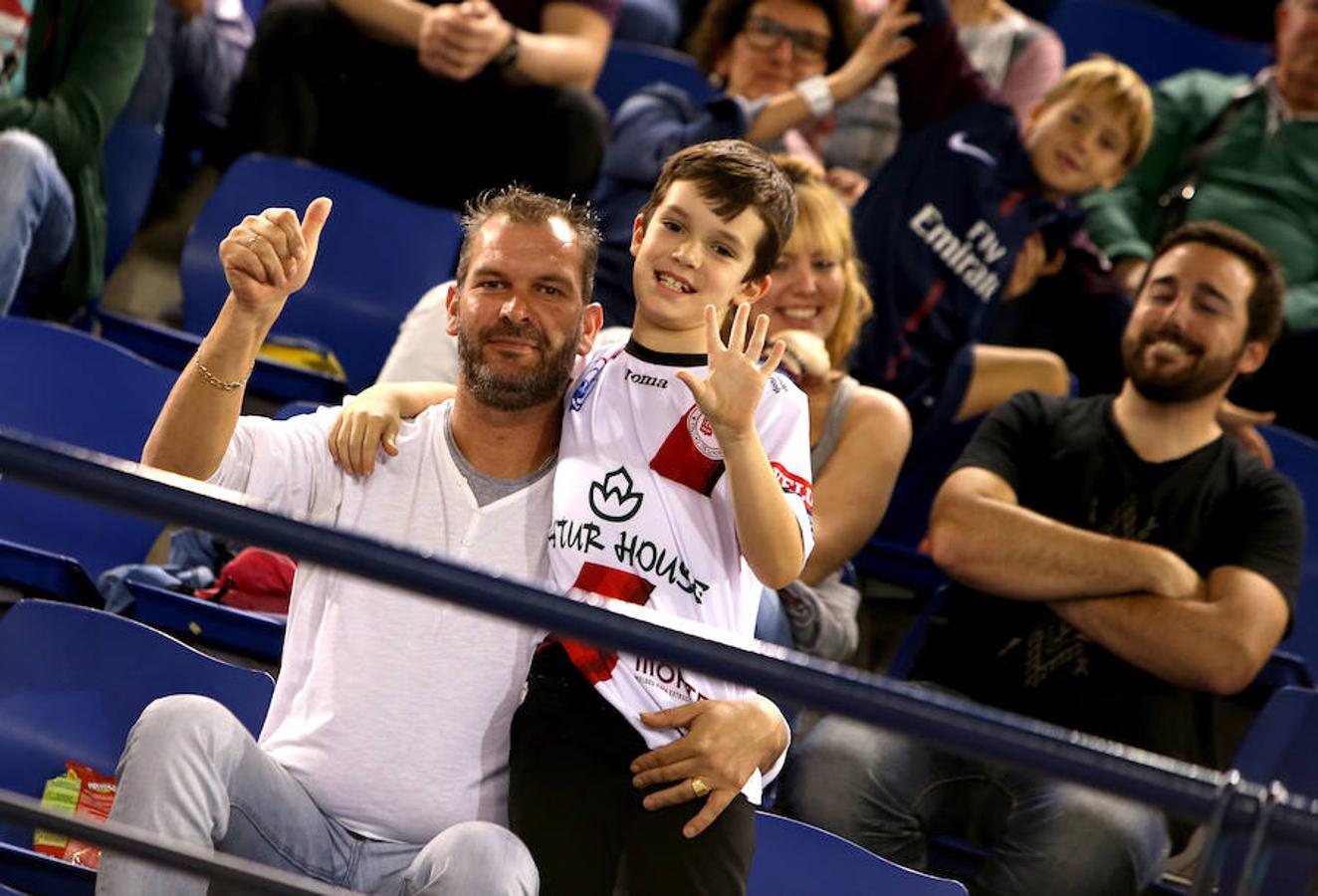 El Ciudad de Logroño tuteó al Barcelona, pero fue víctima de la superioridad azulgrana. El equipo logroñés se reconcilió con su juego y con una afición agradecida por el esfuerzo a pesar de la derrota por 25-32