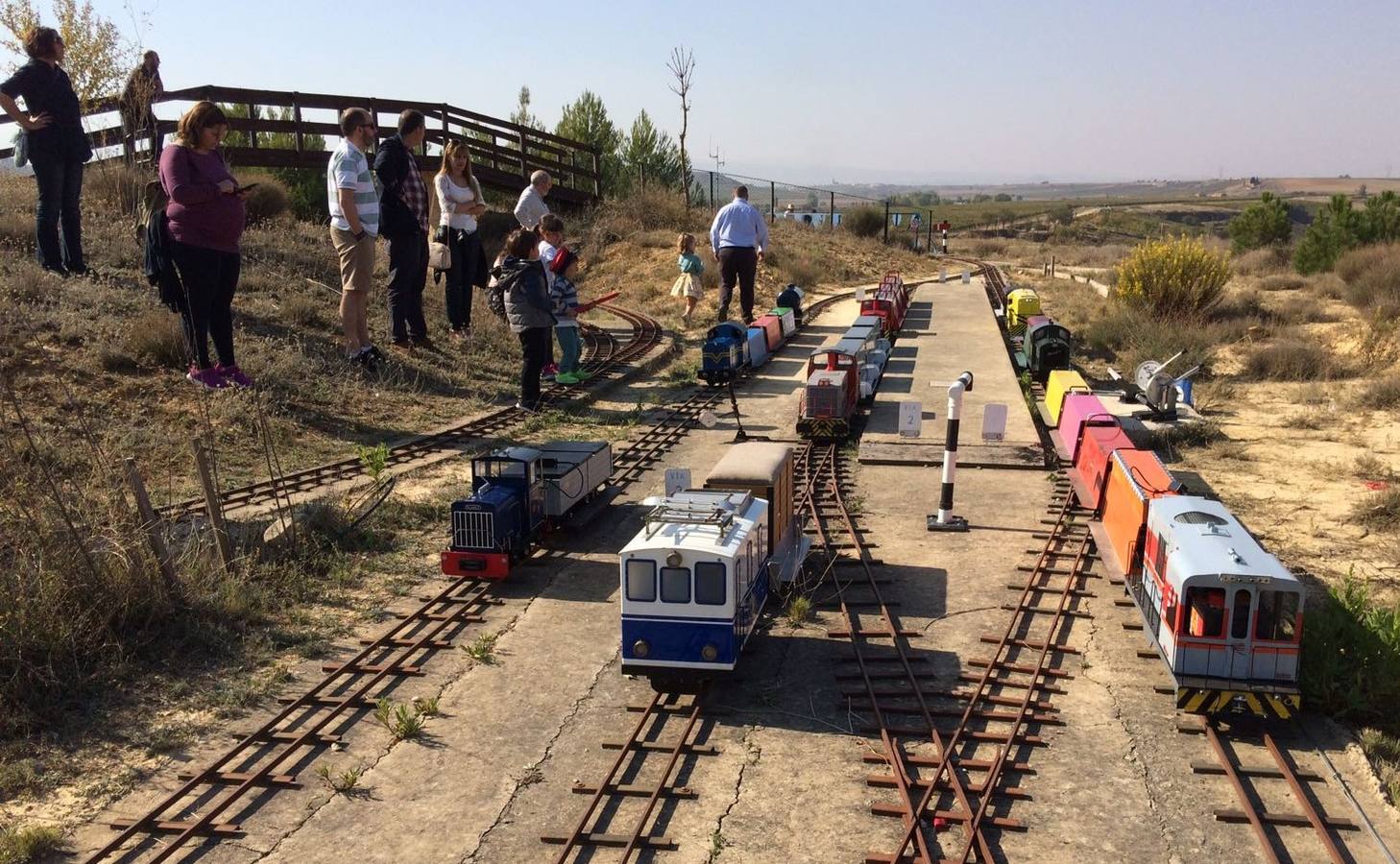 El parque temático del tren de Gimileo celebró este jueves una jornada con ferrocarriles a escala