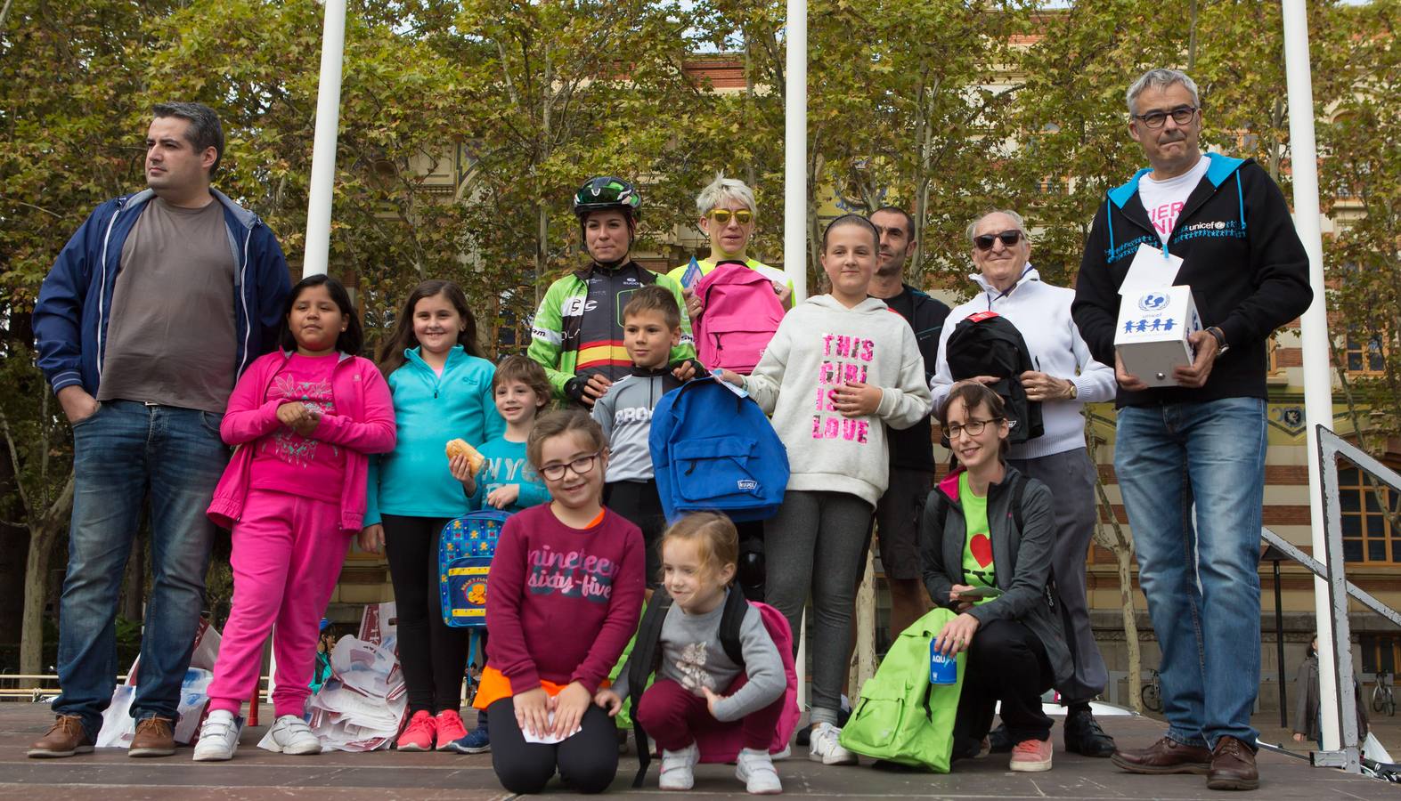 La ciclista riojana profesional y campeona de España, Sheyla Gutiérrez, fue la encargada de dar la salida de la 26ª Marcha UNICEF a favor de la infancia, organizada por el Club Ciclista Logroñés. 