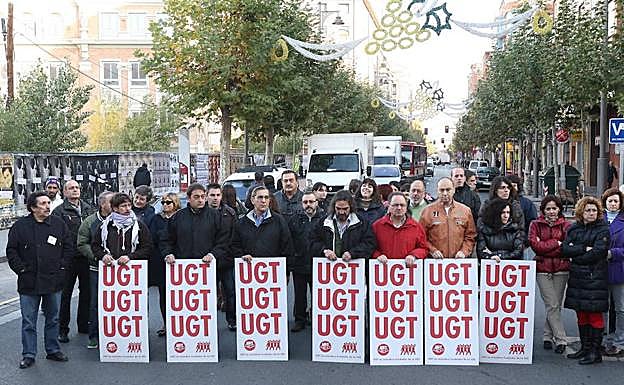 Imagen de archivo de una protesta de UGT por el fallecimiento de un trabajador. 