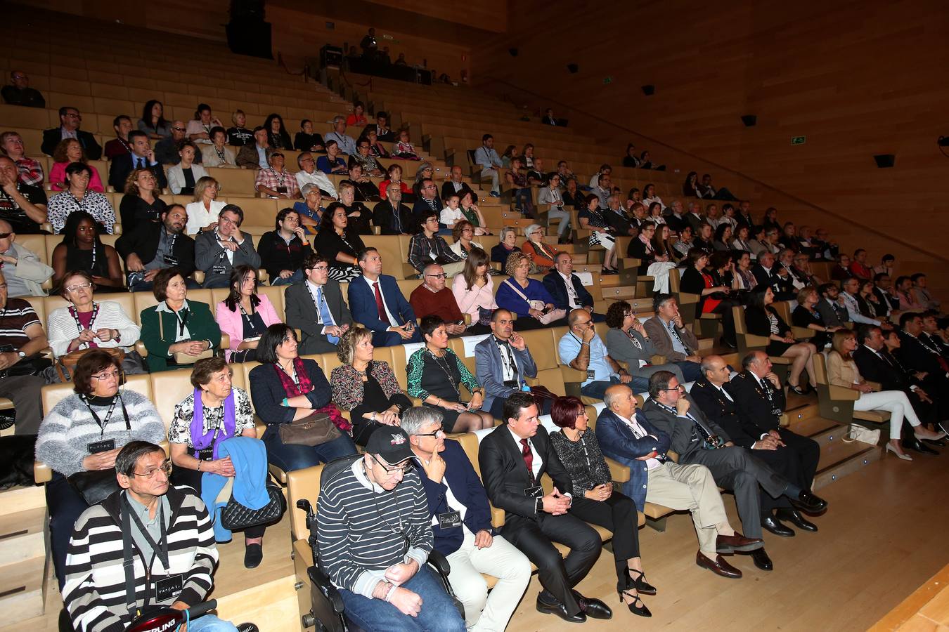 La ONCE ha reconocido la solidaridad de la sociedad riojana con la entrega de los Premios Solidarios ONCE La Rioja 2017 a Alcampo Logroño; el Centro Territorial de RTVE en La Rioja; Mª Aránzazu Sola Marcilla; la Universidad Internacional de La Rioja y la Jefatura Superior de la Policía Nacional en La Rioja.