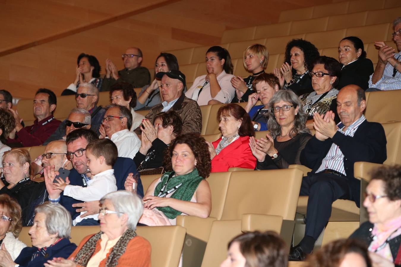 La ONCE ha reconocido la solidaridad de la sociedad riojana con la entrega de los Premios Solidarios ONCE La Rioja 2017 a Alcampo Logroño; el Centro Territorial de RTVE en La Rioja; Mª Aránzazu Sola Marcilla; la Universidad Internacional de La Rioja y la Jefatura Superior de la Policía Nacional en La Rioja.