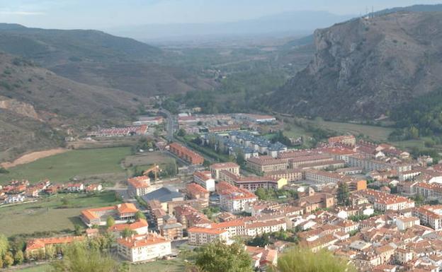 Vista de Ezcaray desde la ermita de Santa Bárbara. 